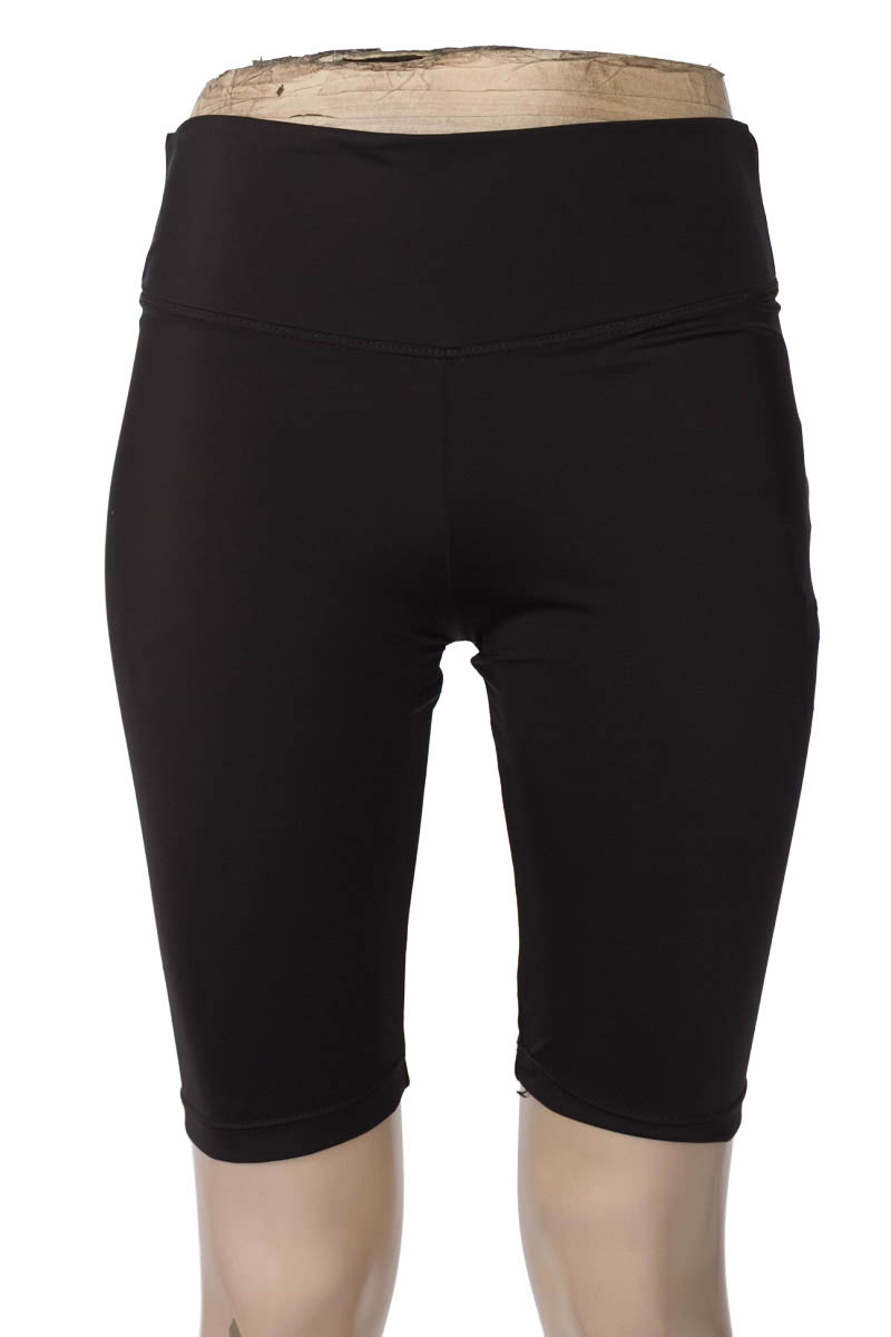 Ropa Deportiva / Salida de Baño color Negro - Closeando