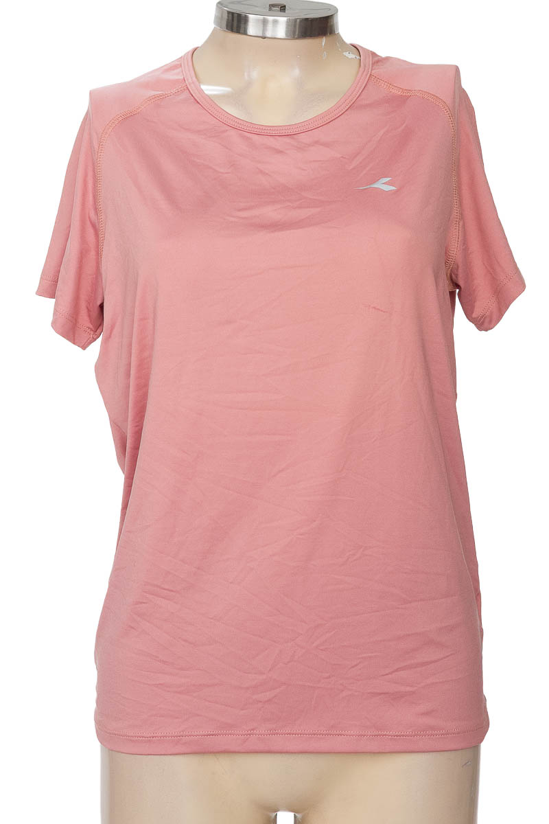 Ropa Deportiva / Salida de Baño color Rosado - Diadora