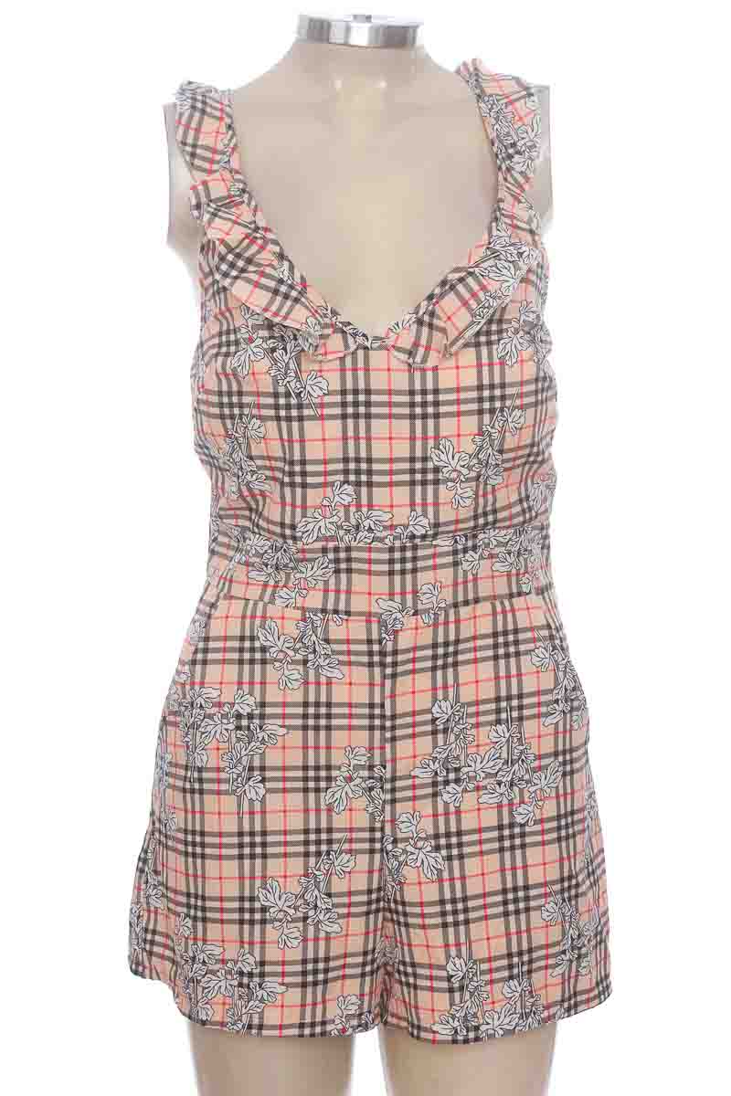 Vestido / Enterizo color Beige - Closeando