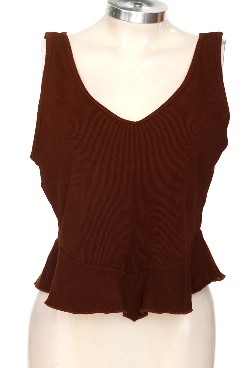 Top / Camiseta color Café - Closeando