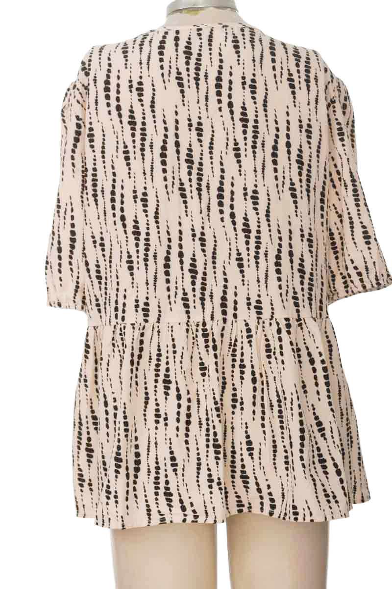 Blusa color Beige - Closeando