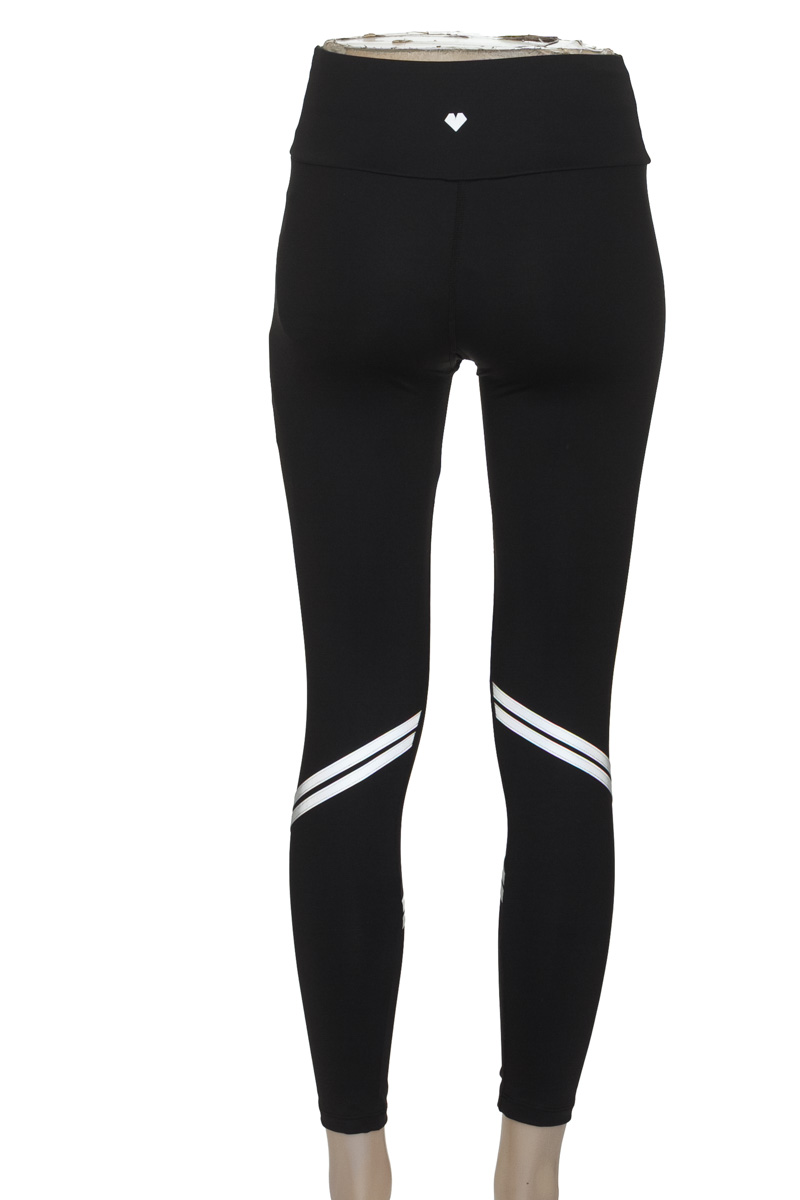 Ropa Deportiva / Salida de Baño color Negro - Closeando