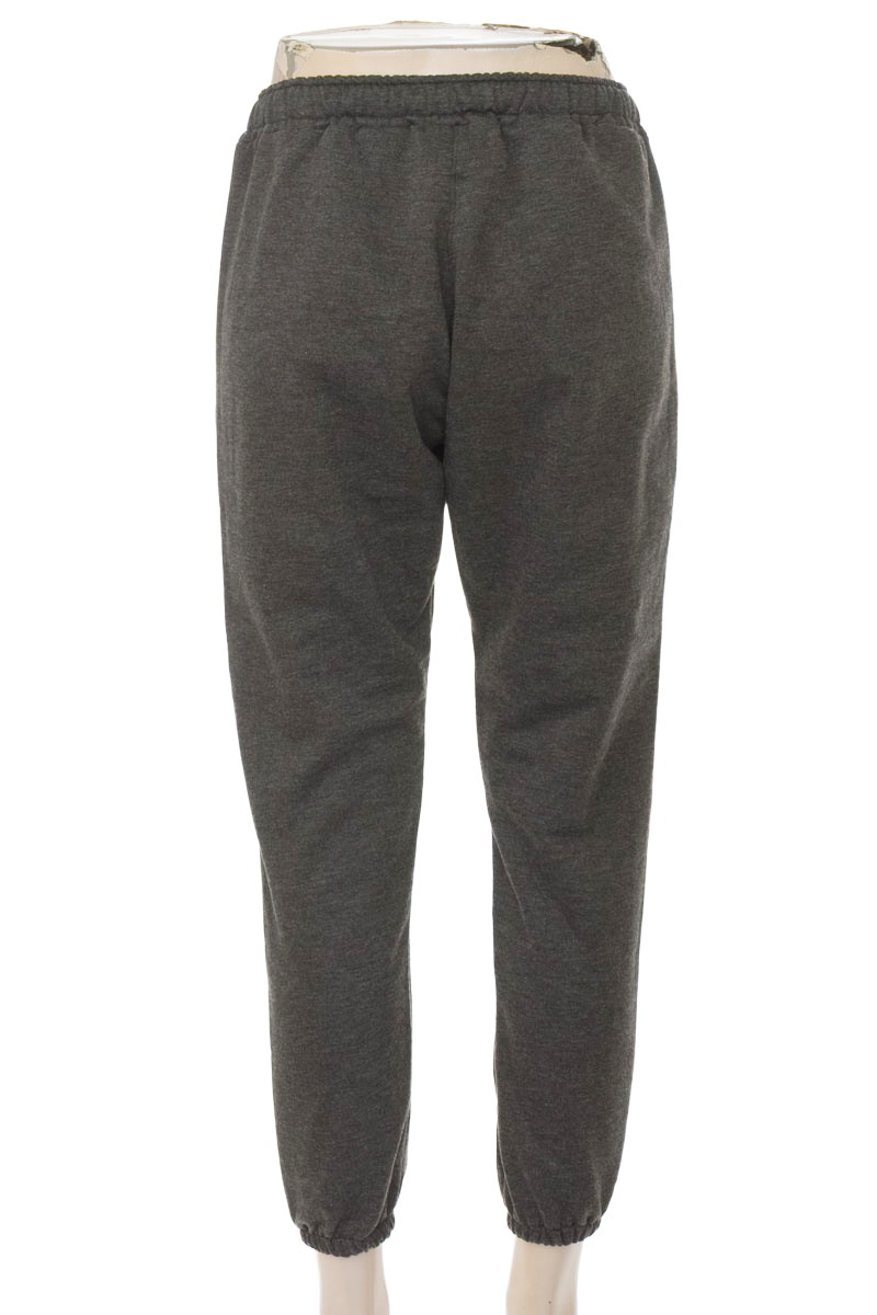 Ropa Deportiva / Salida de Baño color Gris - Closeando