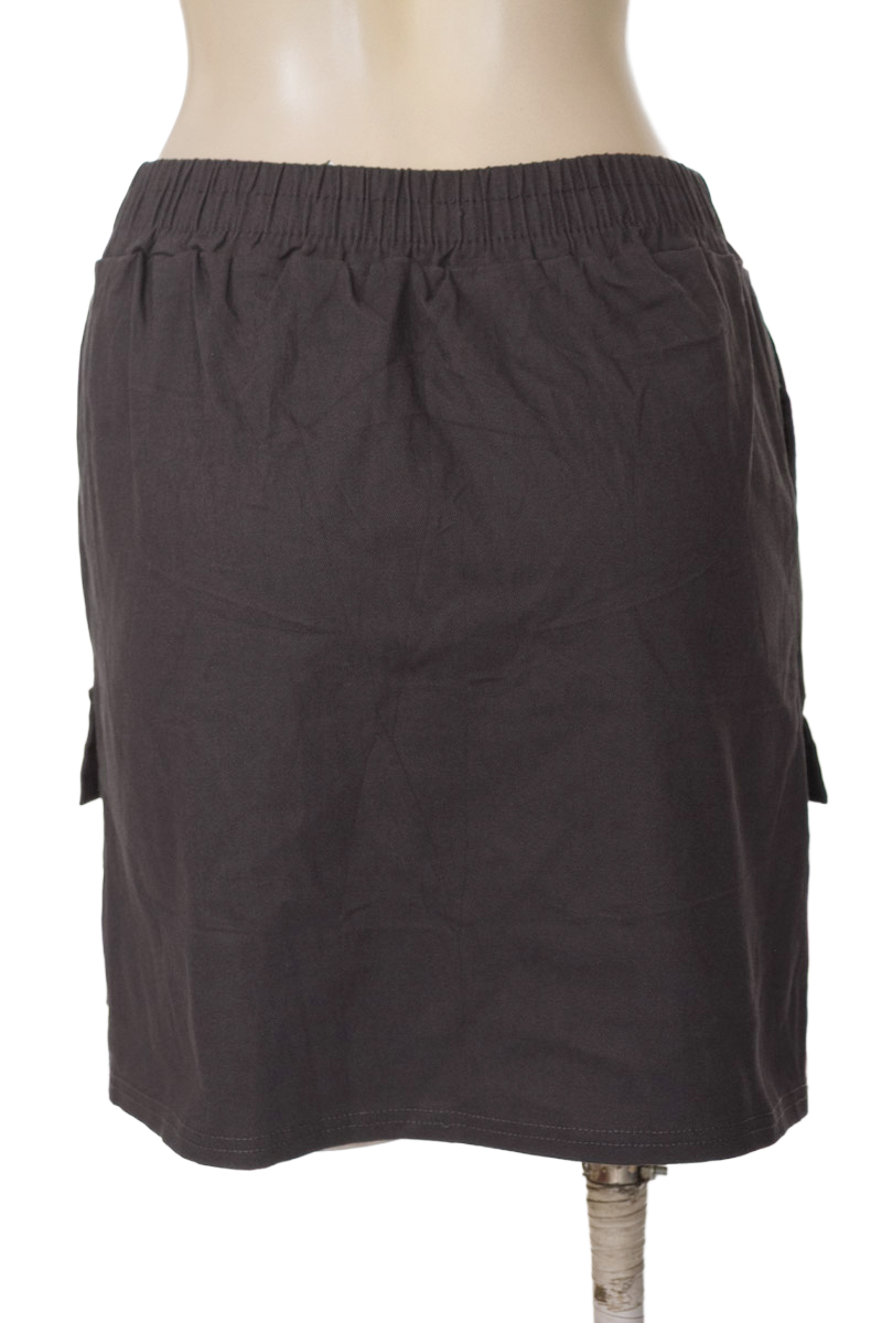 Falda color Gris - Closeando