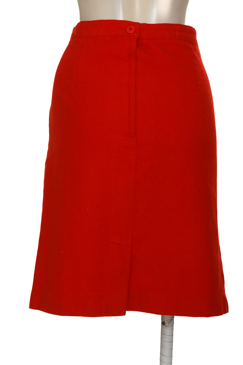 Falda color Rojo - Closeando