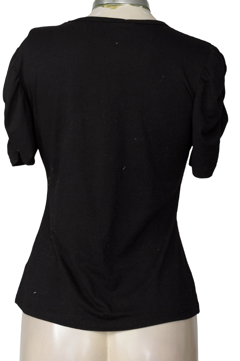 Top / Camiseta color Negro - Closeando