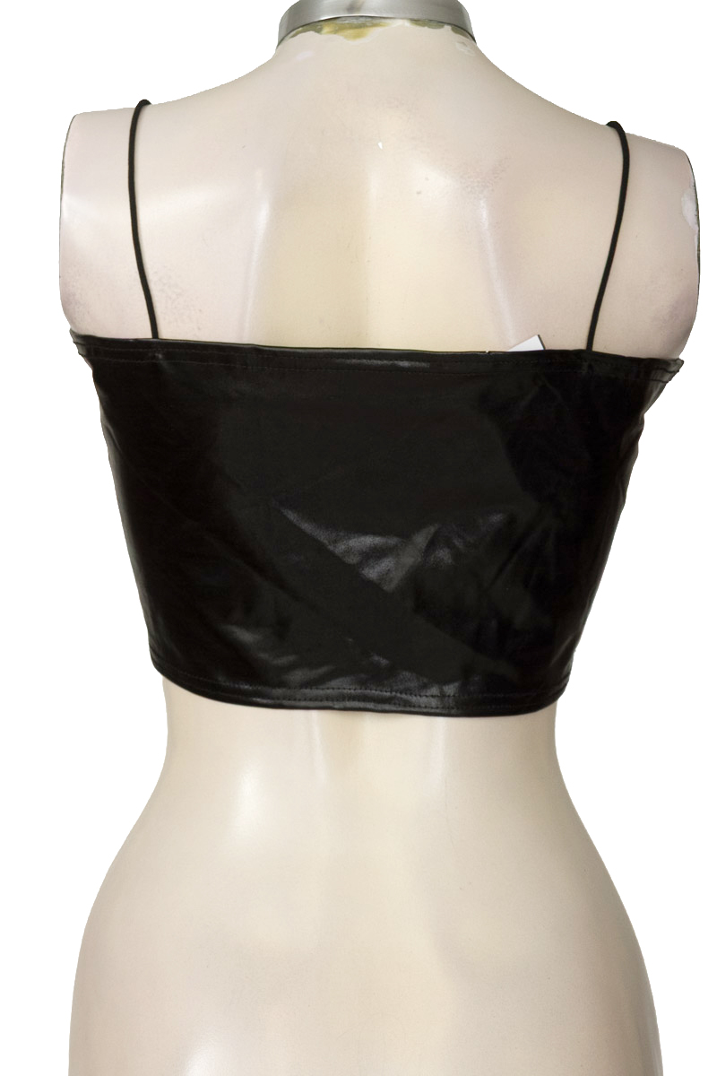 Top / Camiseta color Negro - Closeando