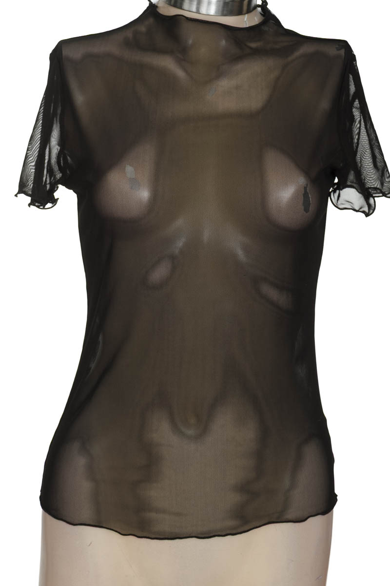 Top / Camiseta color Negro - Closeando