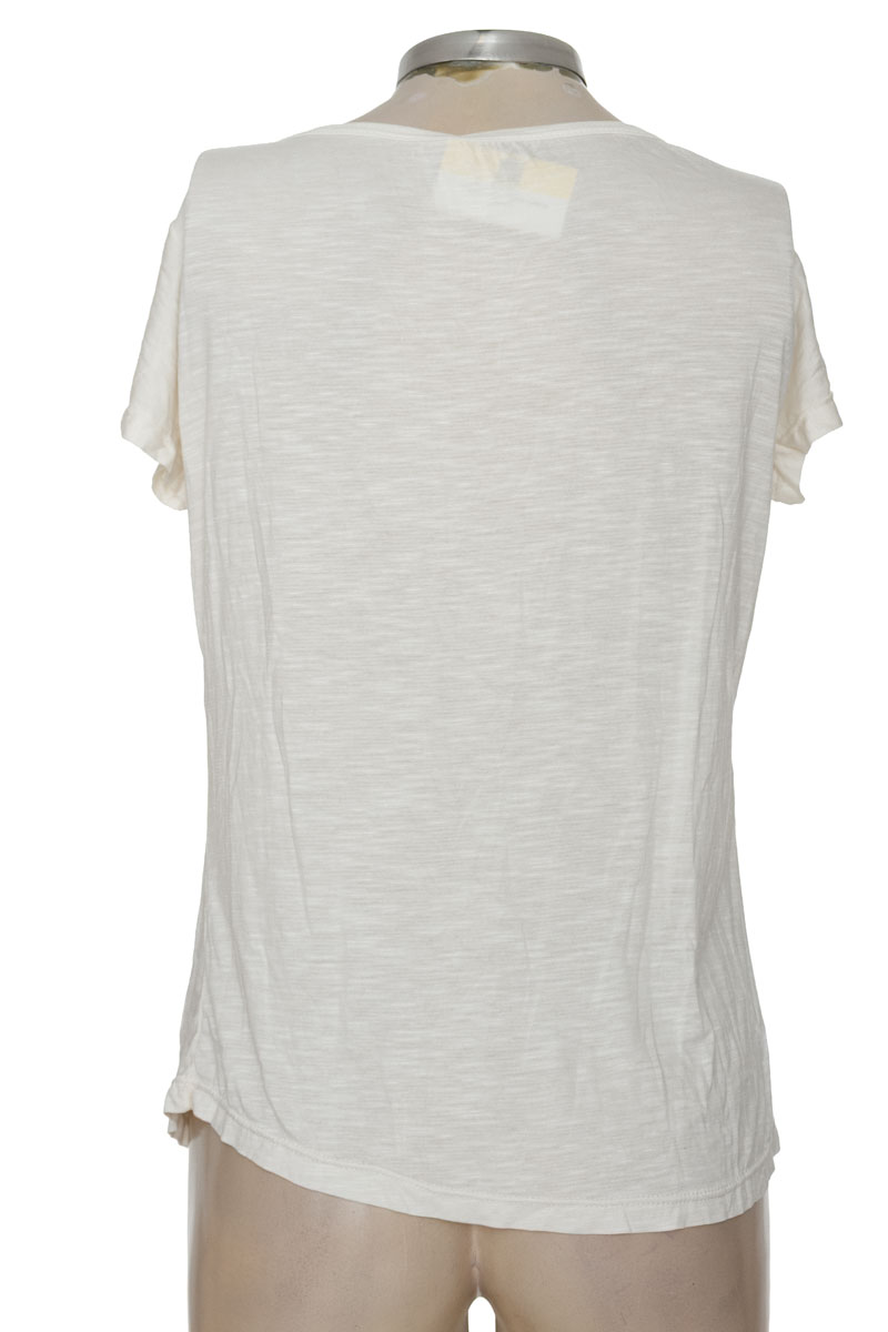 Top / Camiseta color Beige - Closeando