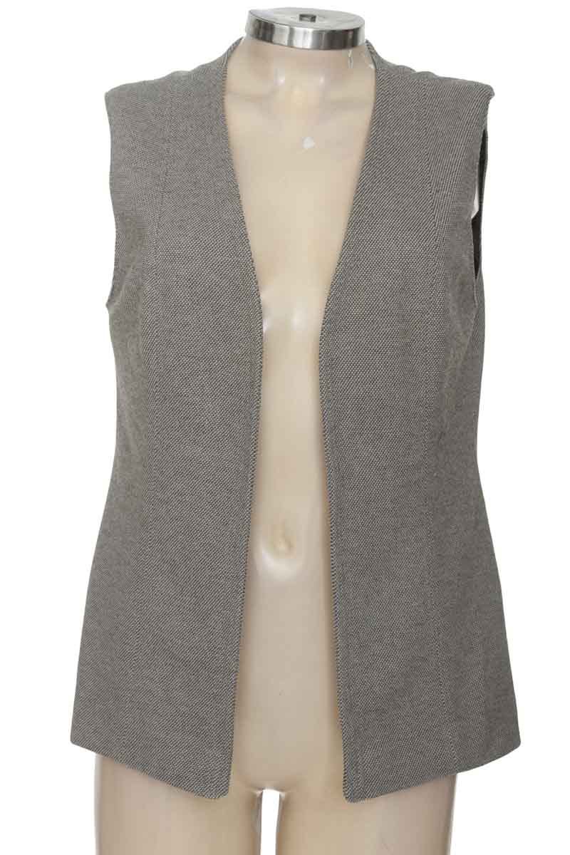Chaqueta / Abrigo color Gris - Diseño y Moda