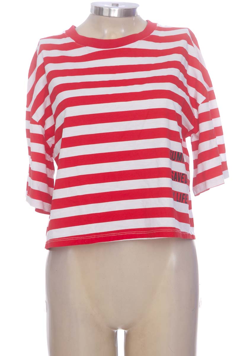 Top / Camiseta color Rojo - People