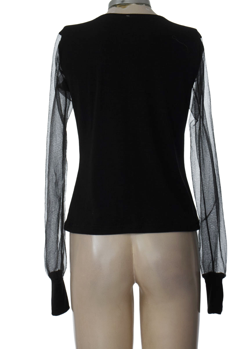 Top / Camiseta color Negro - Closeando