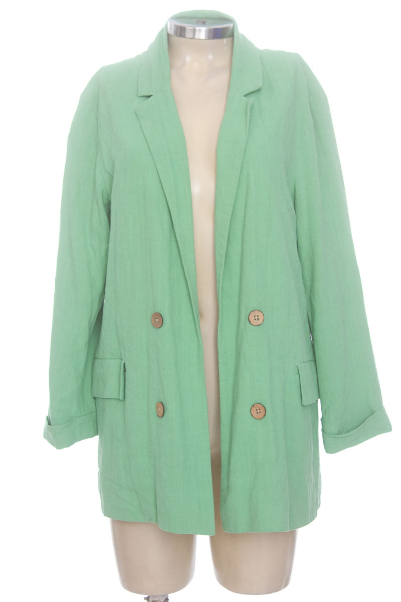 Chaqueta / Abrigo color Verde - Stradivarius
