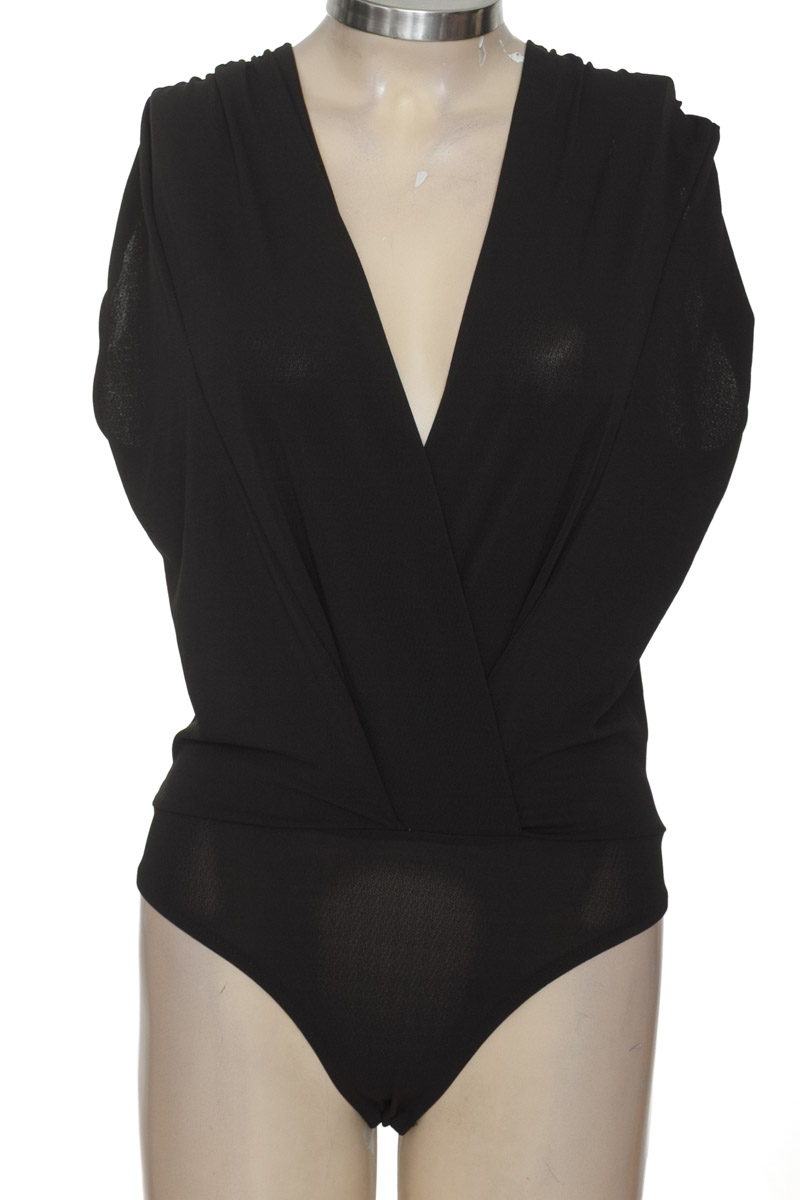 Top / Camiseta color Negro - Zara