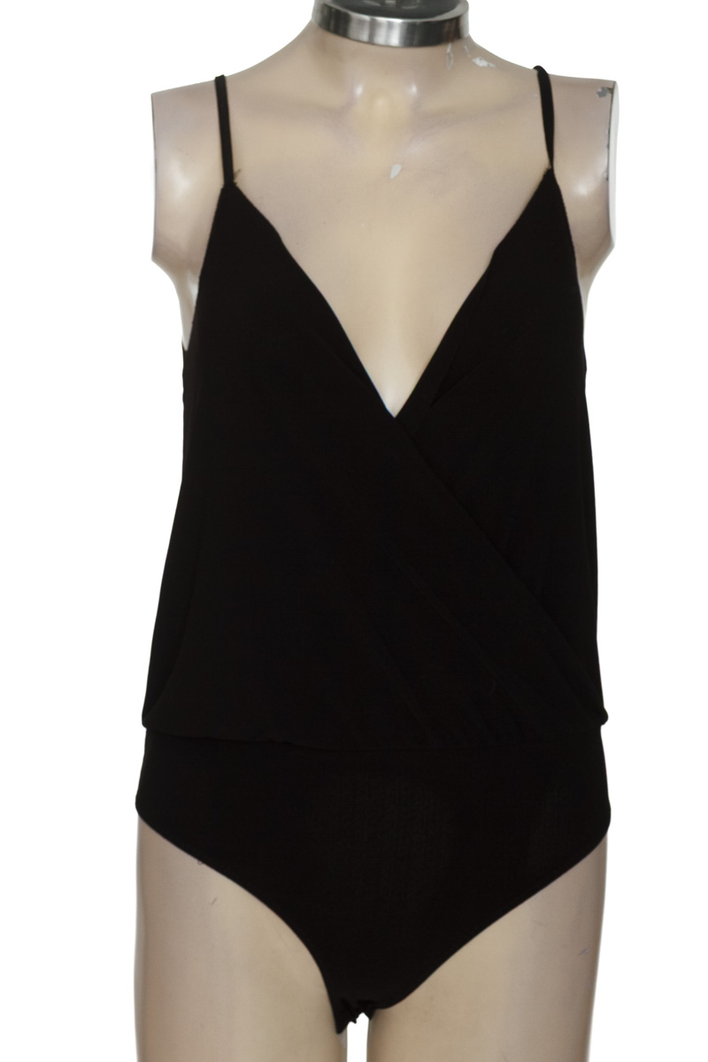 Top / Camiseta color Negro - Zara