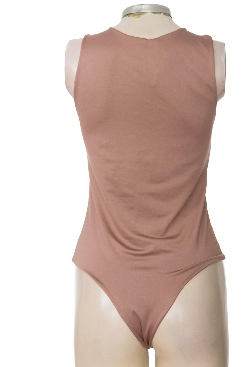 Top / Camiseta color Café - Closeando