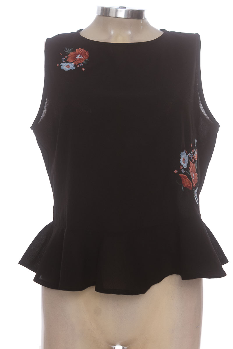 Top / Camiseta color Negro - Koaj