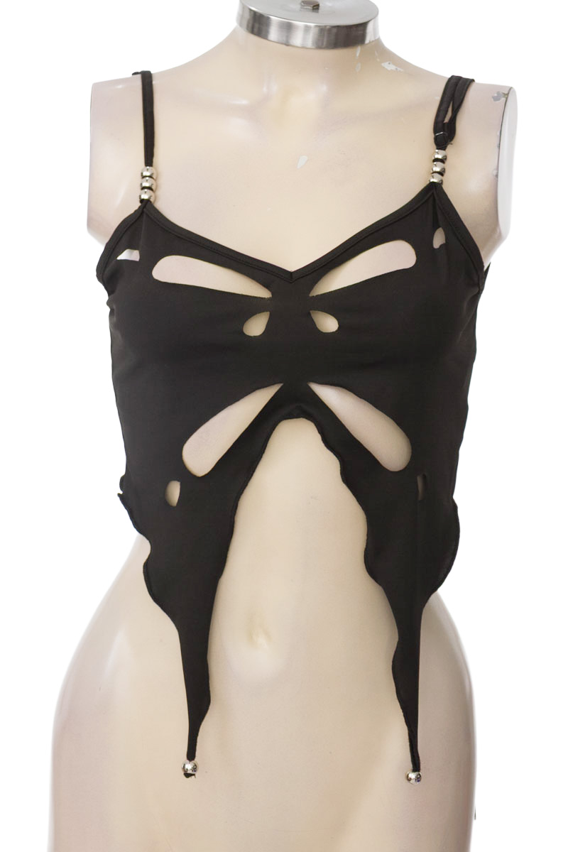 Top / Camiseta color Negro - Closeando