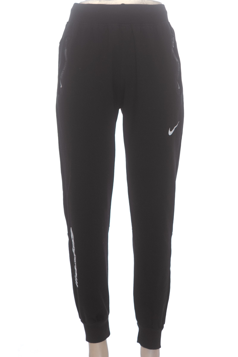 Ropa Deportiva color Negro - Closeando
