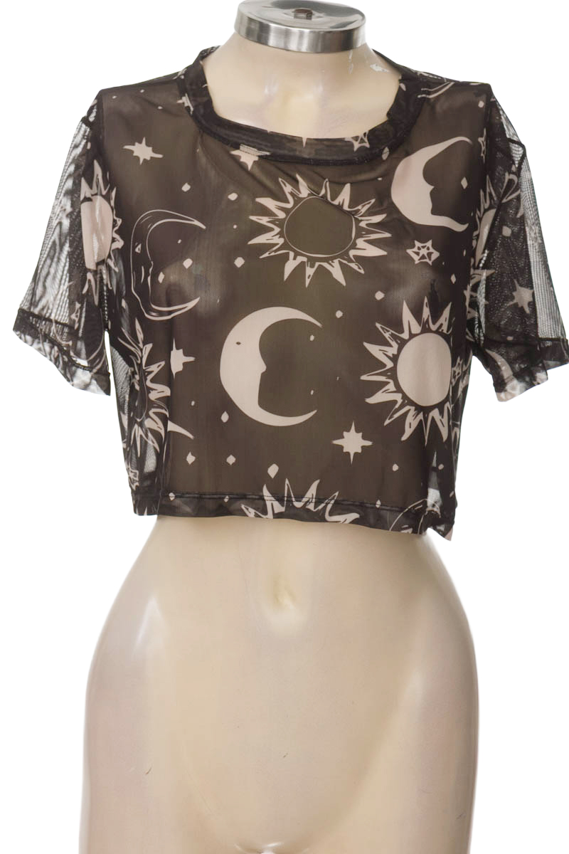 Top / Camiseta color Negro - Closeando