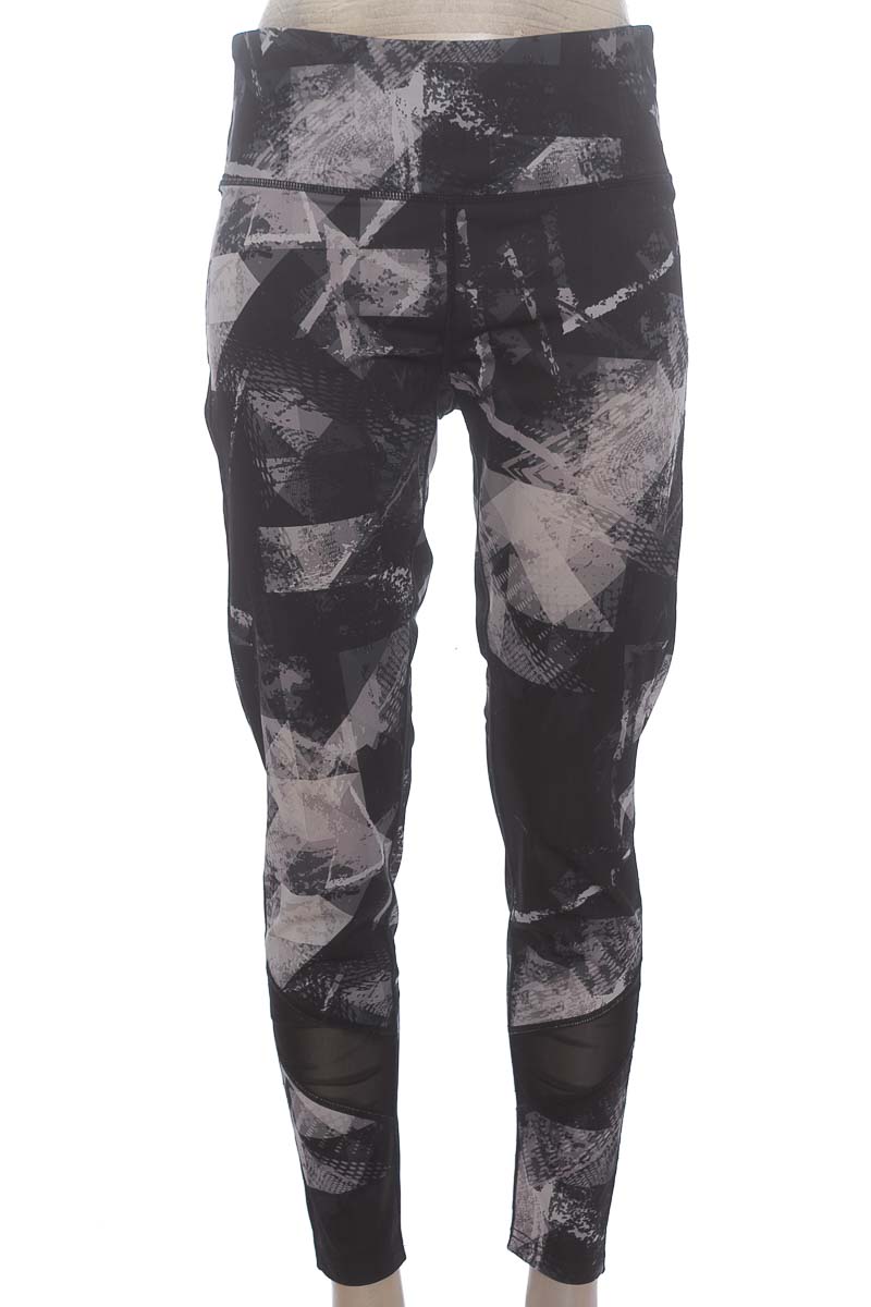 Ropa Deportiva / Salida de Baño color Gris - Diadora