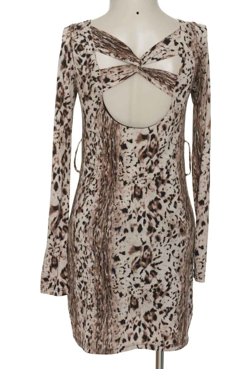 Vestido / Enterizo color Beige - Closeando
