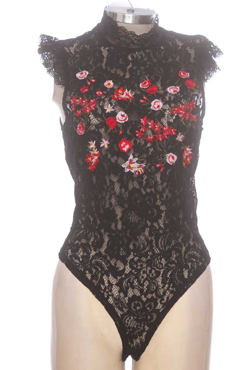 Top / Camiseta color Negro - ELA