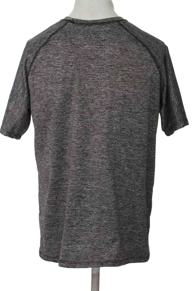 Ropa Deportiva color Gris - Closeando