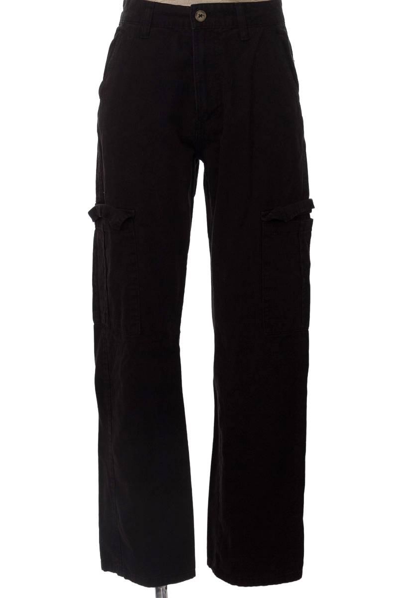 Pantalones color Negro - Stradivarius