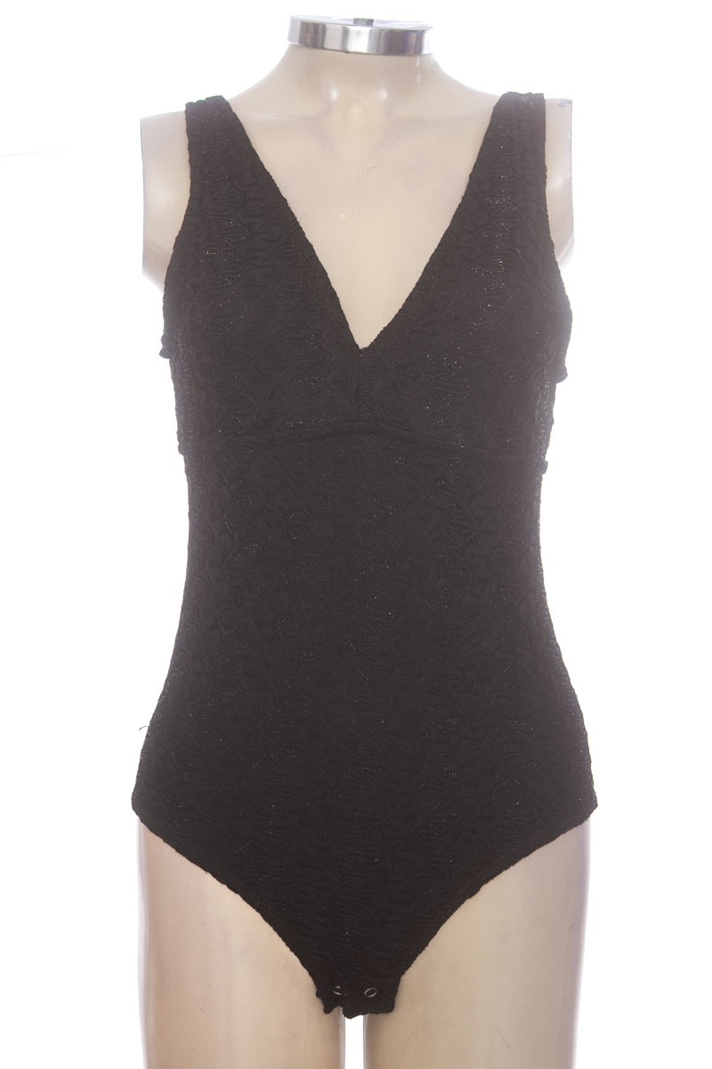 Top / Camiseta color Negro - Violette