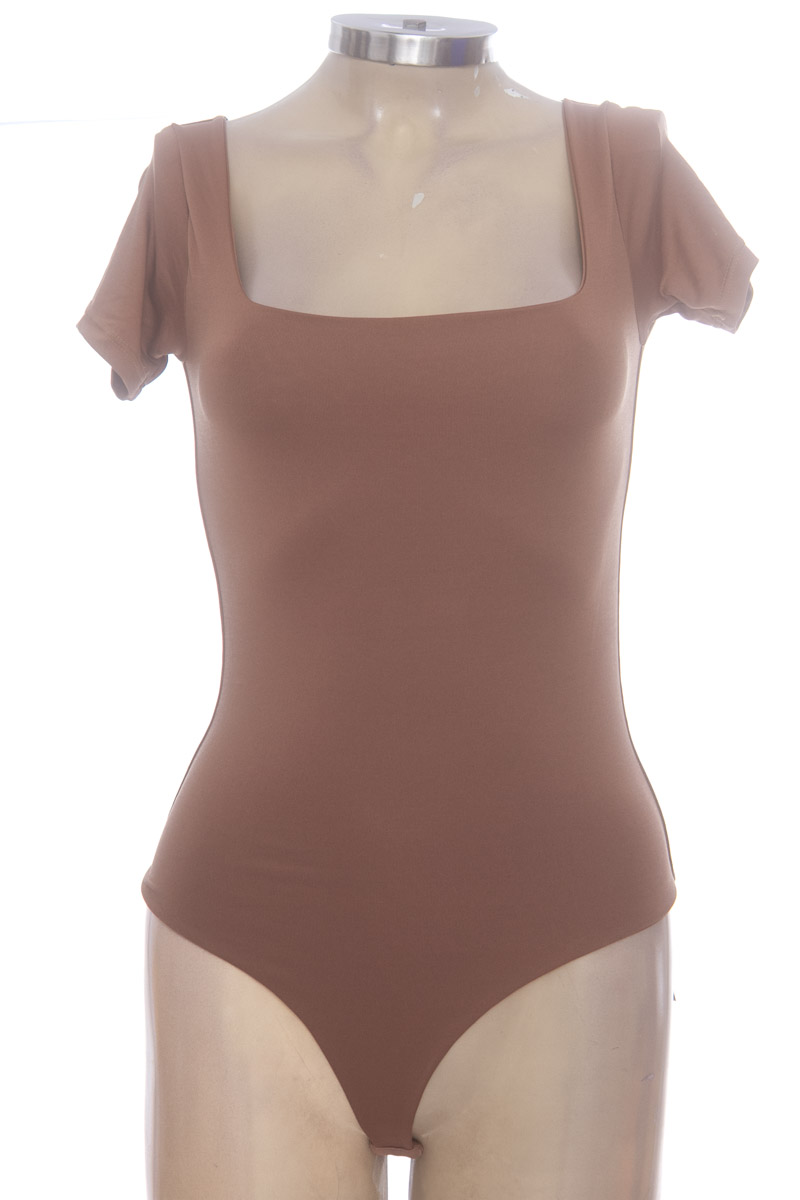 Top / Camiseta color Café - Closeando