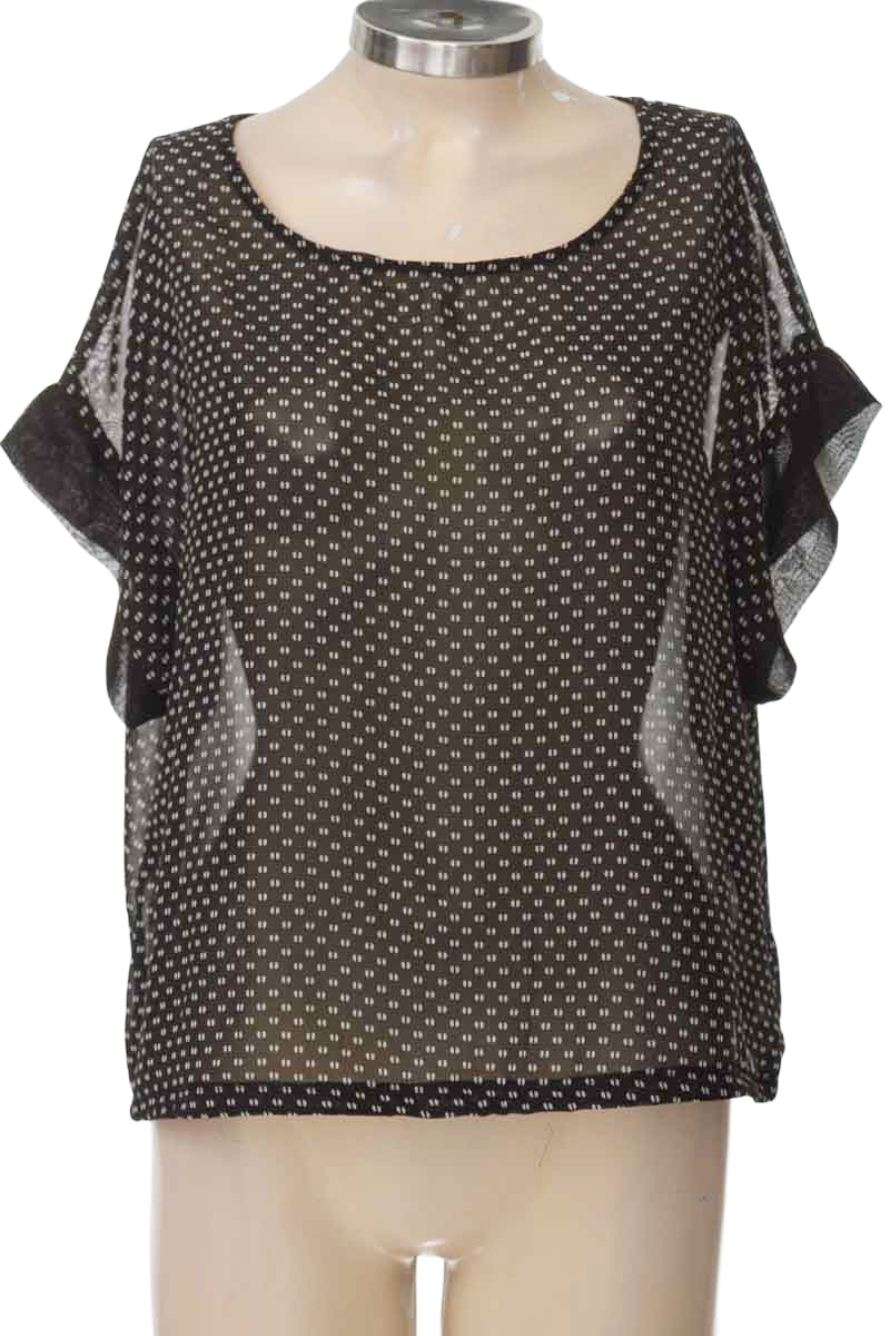 Top / Camiseta color Negro - Closeando