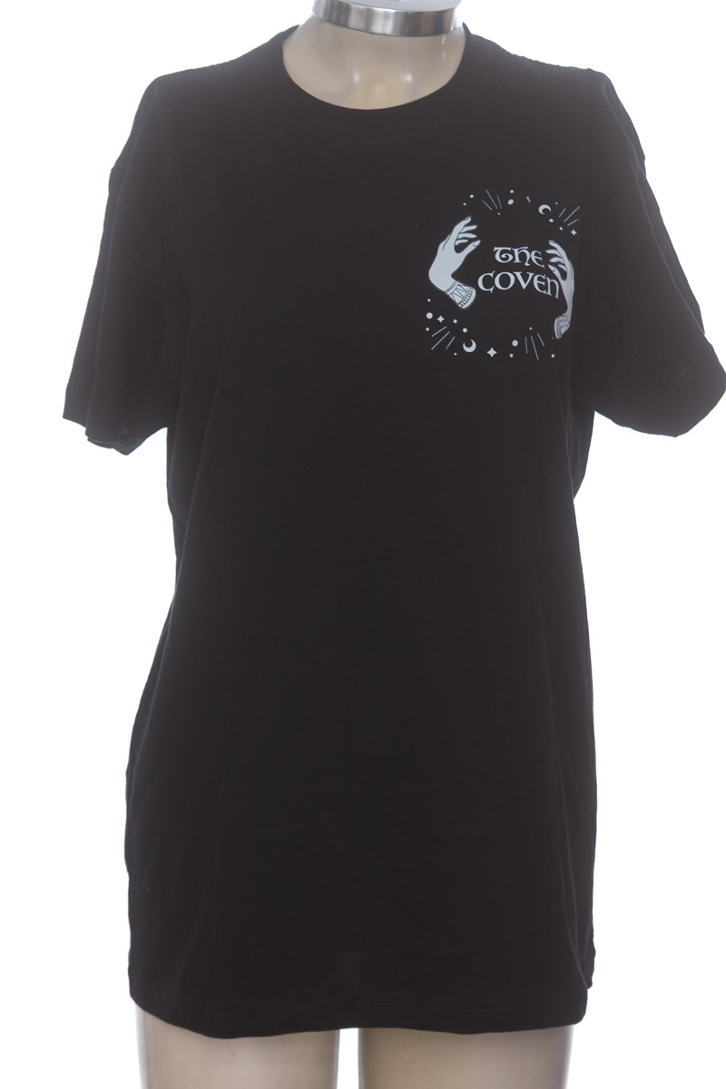 Top / Camiseta color Negro - Closeando