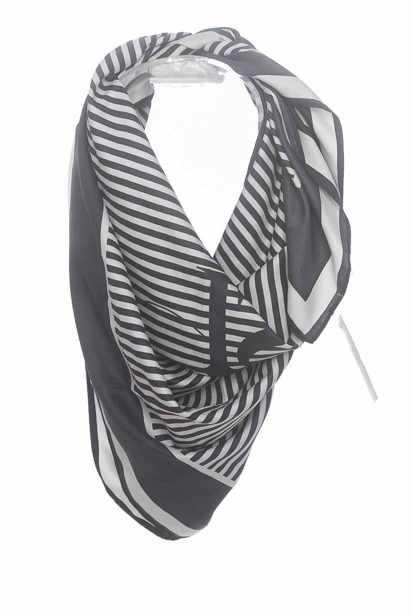 Accesorios color Gris - Closeando