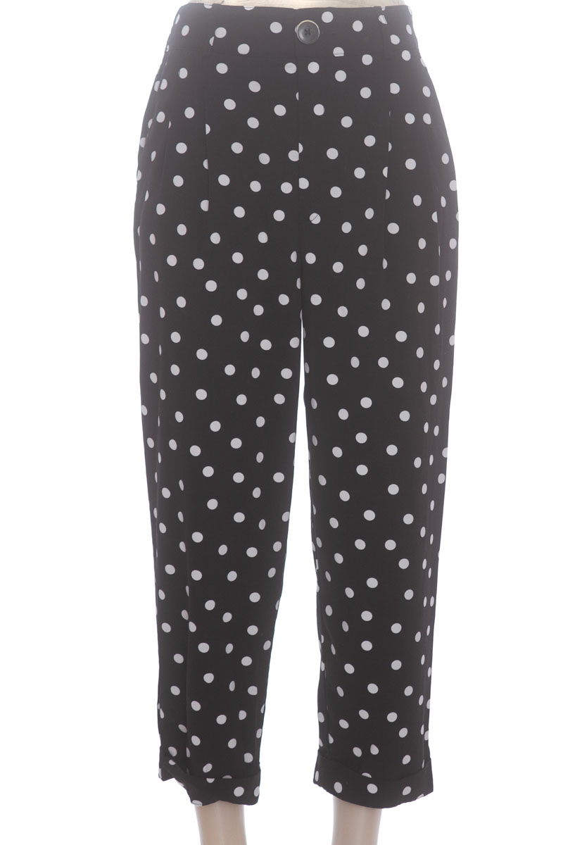 Pantalones color Negro - Stradivarius