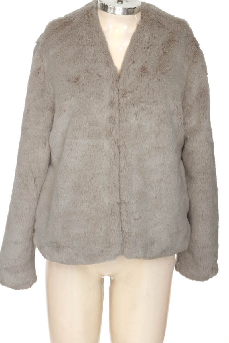 Chaqueta / Abrigo color Gris - Pull & Bear