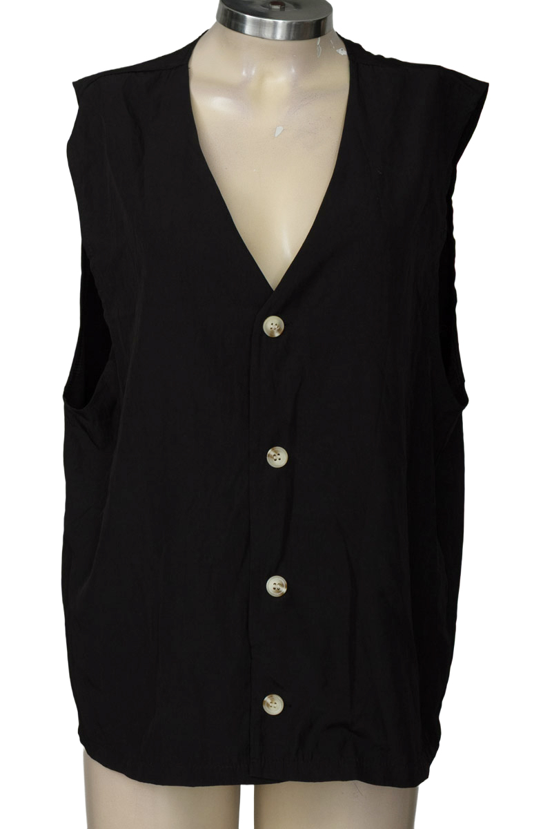 Top / Camiseta color Negro - Closeando