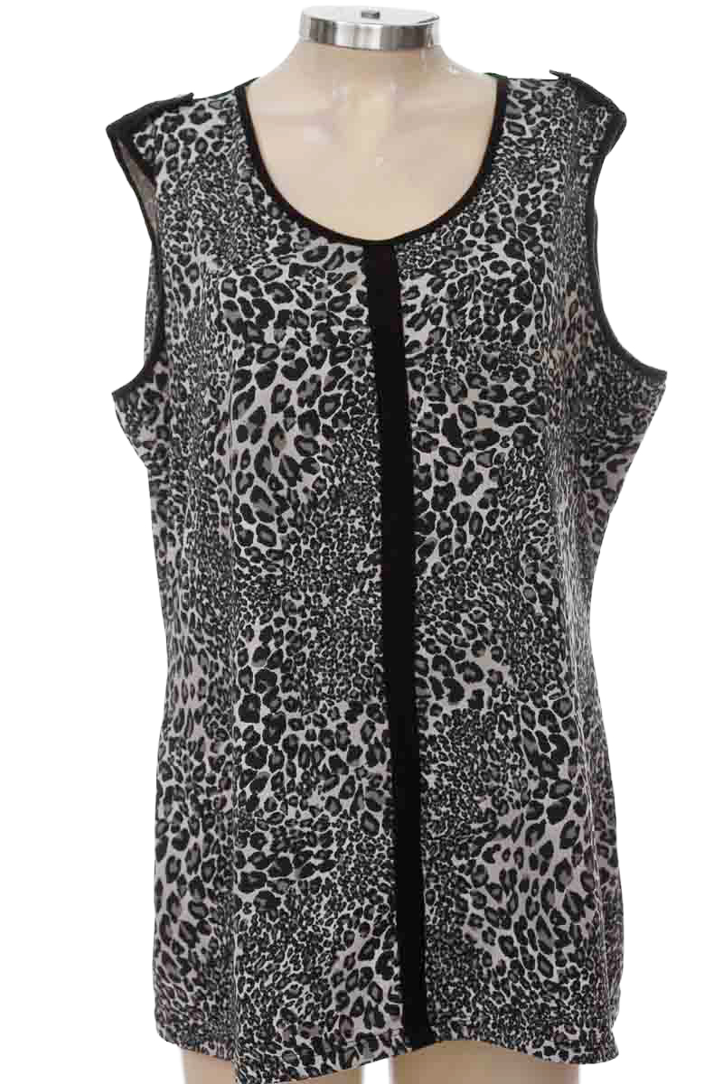 Top / Camiseta color Negro - Closeando