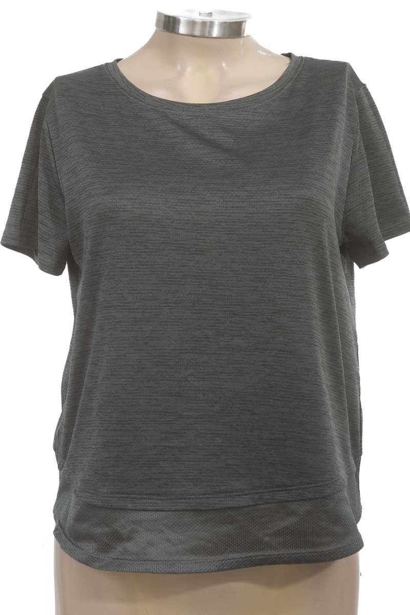 Ropa Deportiva / Salida de Baño color Gris - Under Armour