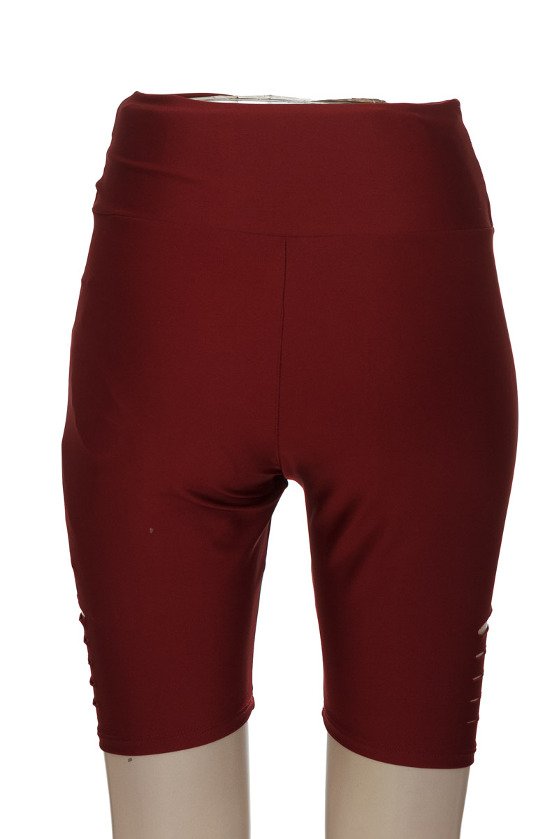 Ropa Deportiva / Salida de Baño color Vinotinto - Closeando