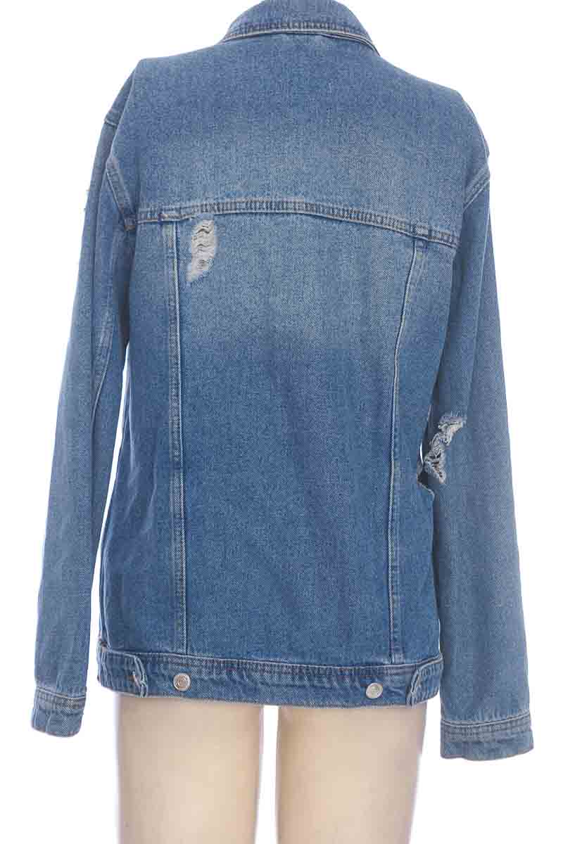 Chaqueta / Abrigo color Azul Stradivarius Closeando