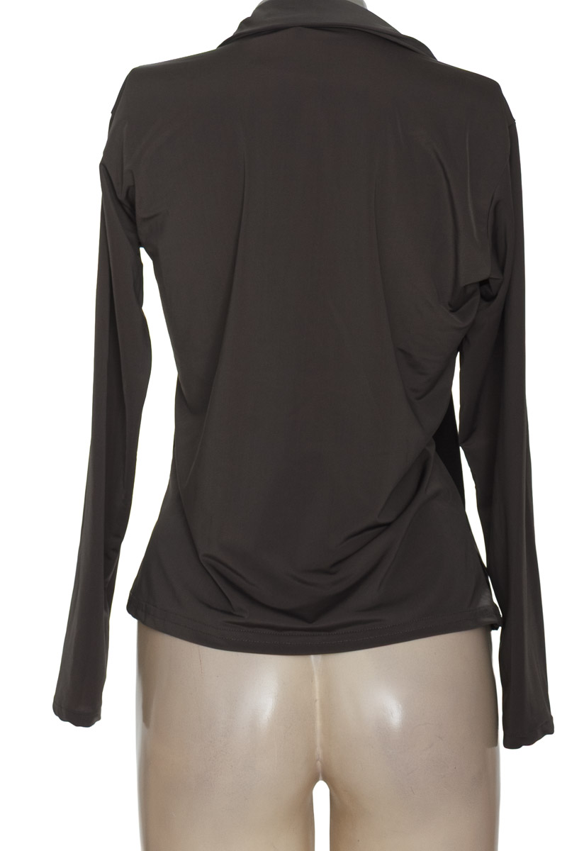 Ropa Deportiva / Salida de Baño color Gris - Closeando