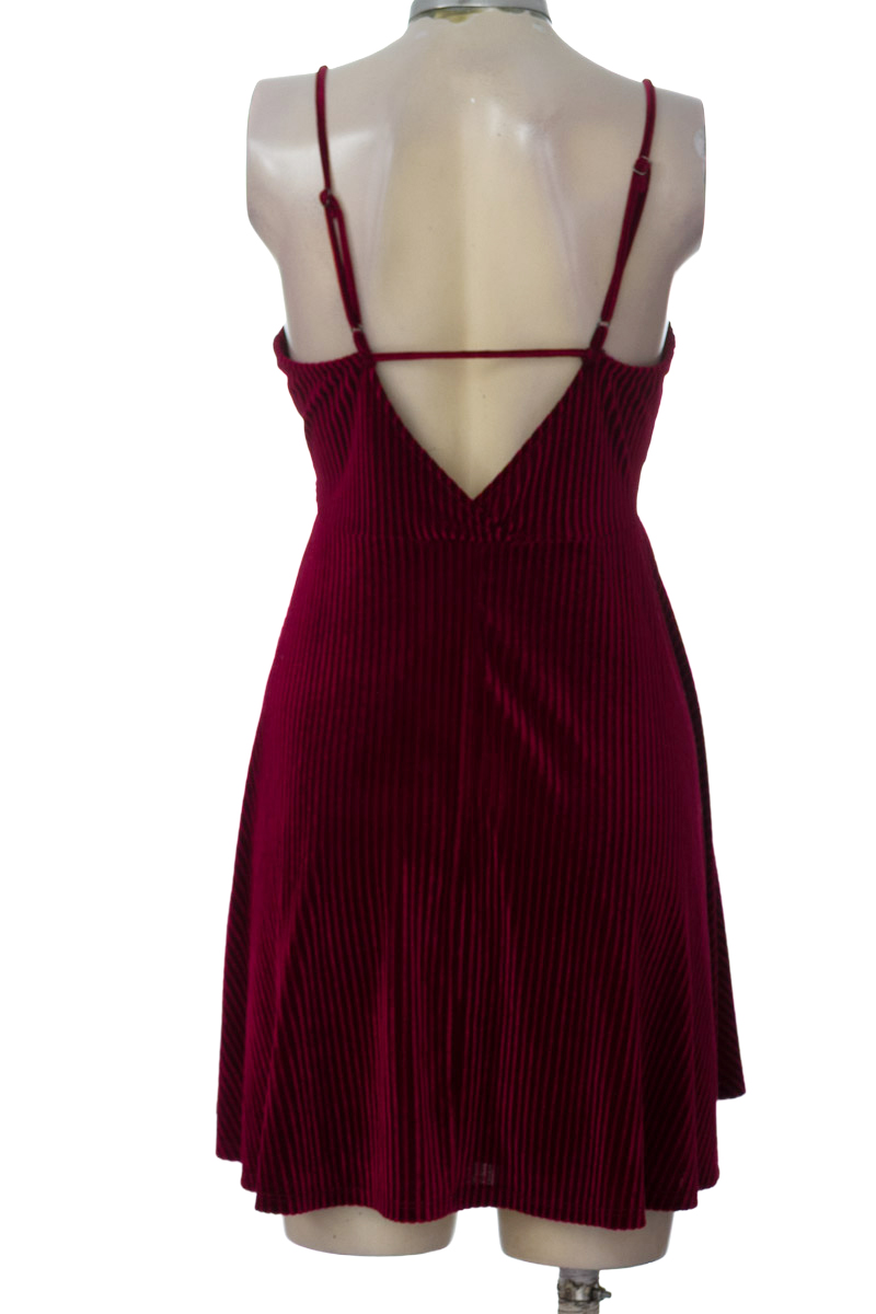 Vestido / Enterizo color Vinotinto - Forever 21