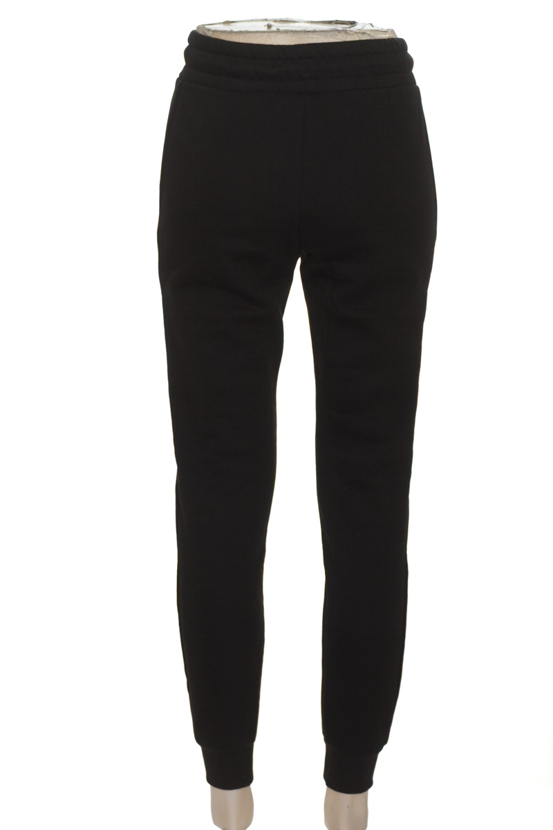 Ropa Deportiva / Salida de Baño color Negro - Diadora