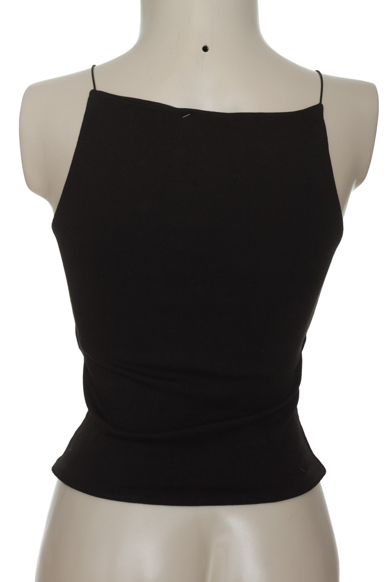 Top / Camiseta color Negro - Closeando