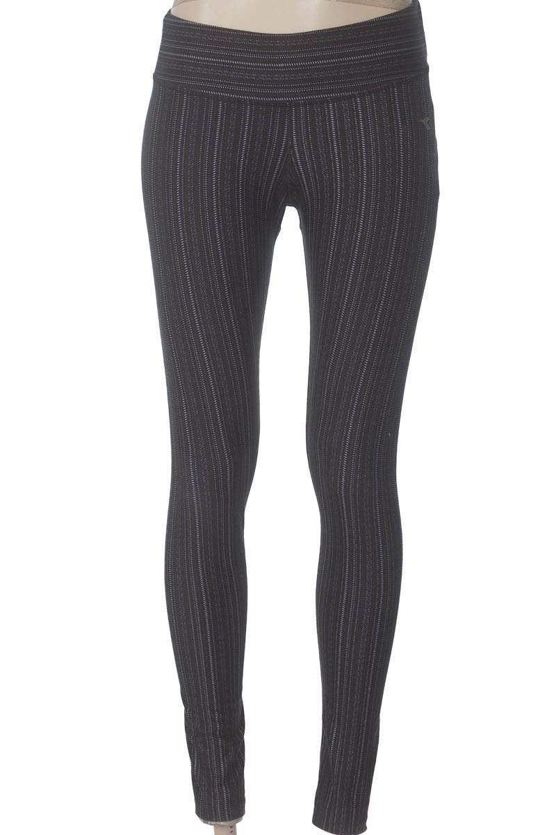 Ropa Deportiva / Salida de Baño color Negro - Diadora