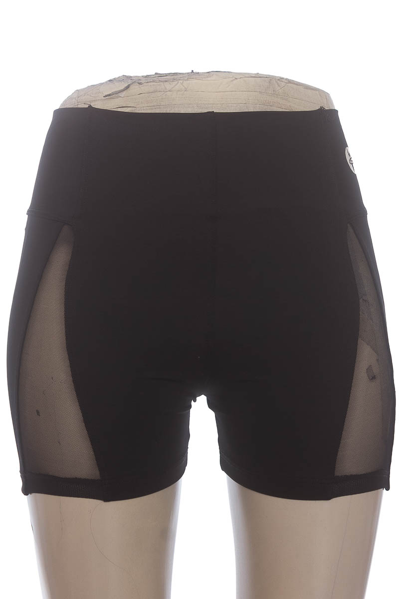 Ropa Deportiva / Salida de Baño color Negro - Closeando