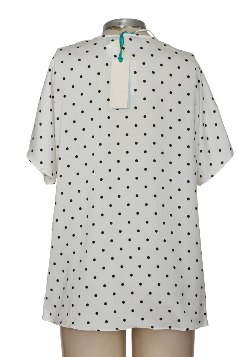 Blusa color Blanco - Basement