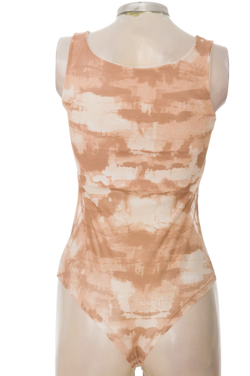 Top / Camiseta color Beige - Closeando