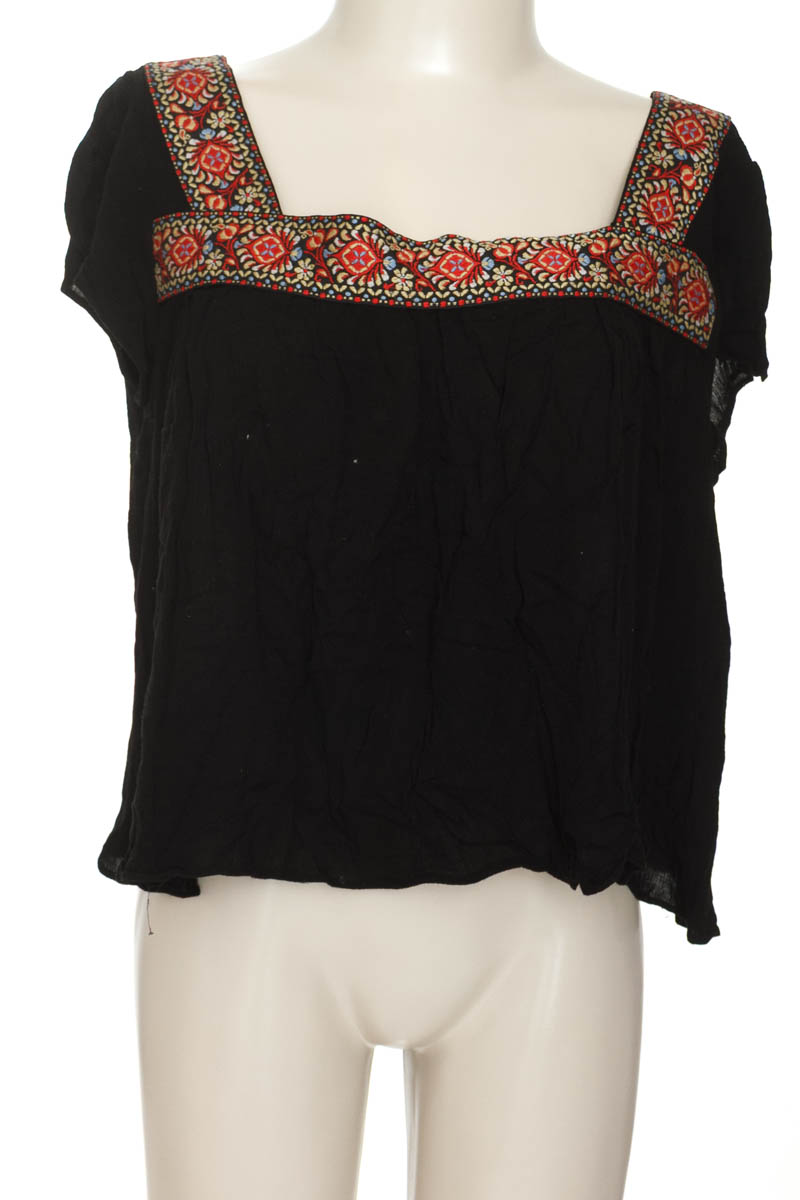 Top / Camiseta color Negro - ELA